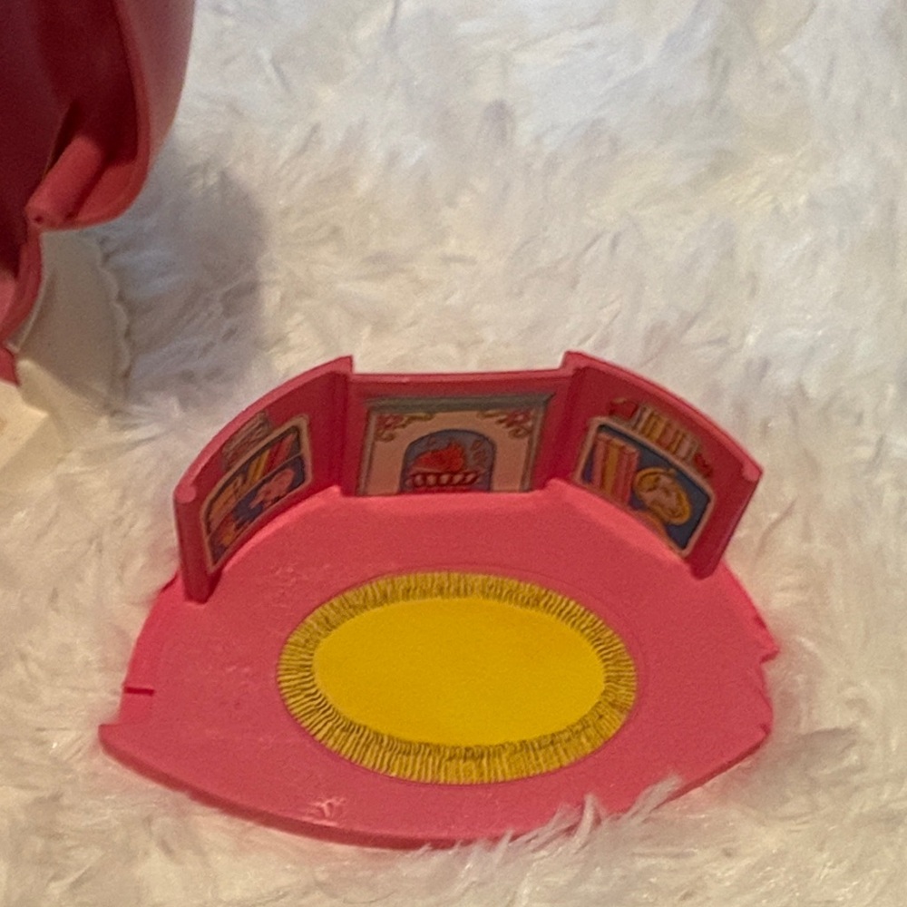 2 playsets. Strawberry shortcake. Raspberry’s soda shop. Strawberry’s house. - Picture 5 of 7